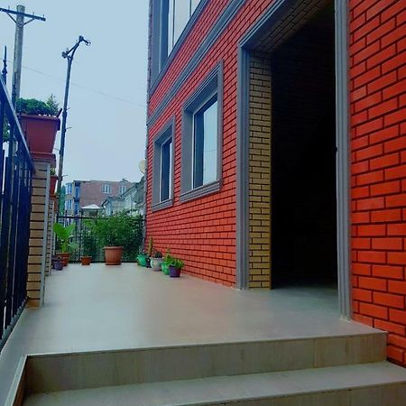 Holiday House Chkonia Hotel บาทูมิ ภายนอก รูปภาพ