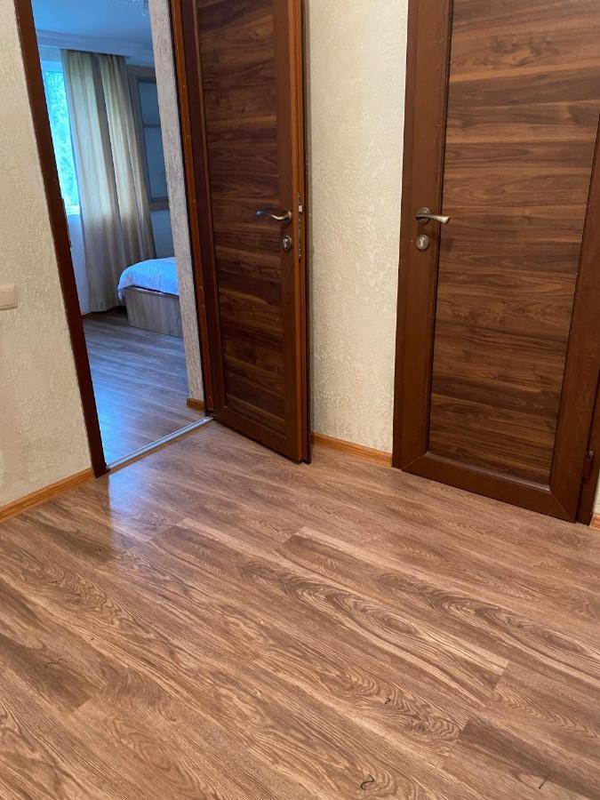 Holiday House Chkonia Hotel บาทูมิ ภายนอก รูปภาพ