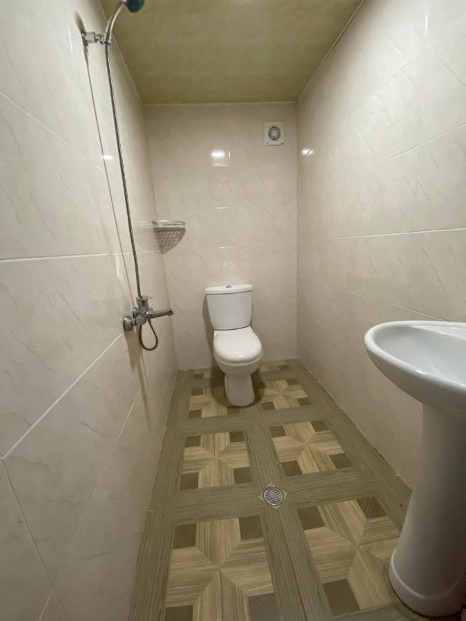 Holiday House Chkonia Hotel บาทูมิ ภายนอก รูปภาพ