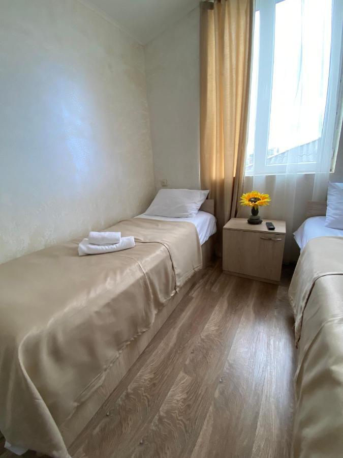 Holiday House Chkonia Hotel บาทูมิ ภายนอก รูปภาพ