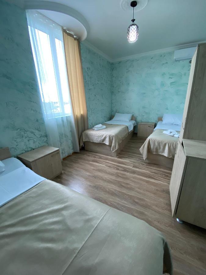 Holiday House Chkonia Hotel บาทูมิ ภายนอก รูปภาพ