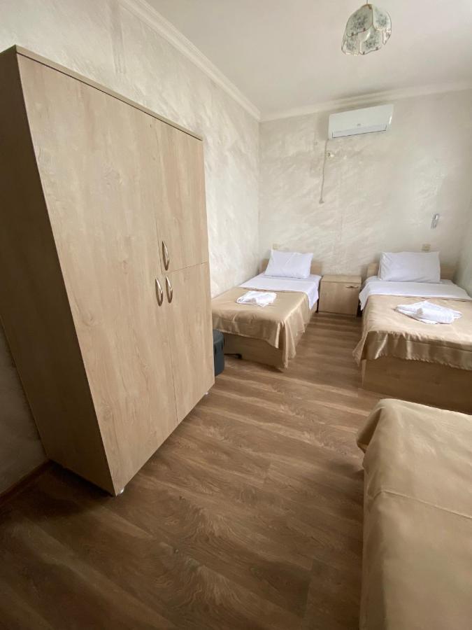 Holiday House Chkonia Hotel บาทูมิ ภายนอก รูปภาพ