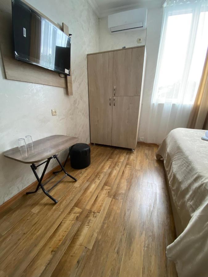 Holiday House Chkonia Hotel บาทูมิ ภายนอก รูปภาพ