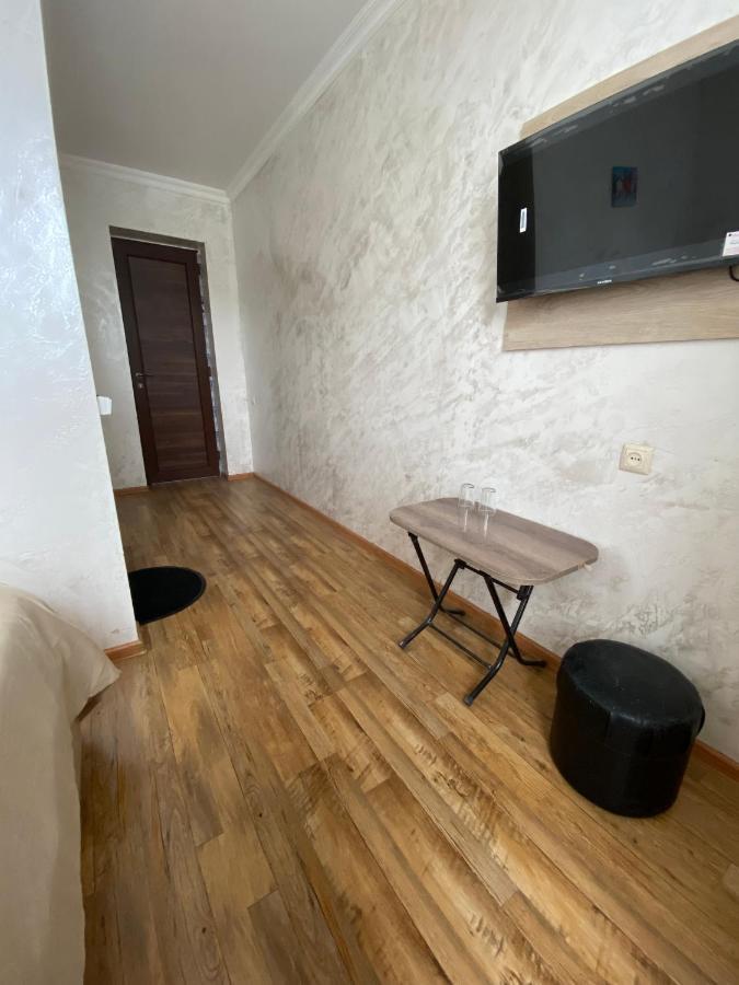 Holiday House Chkonia Hotel บาทูมิ ภายนอก รูปภาพ