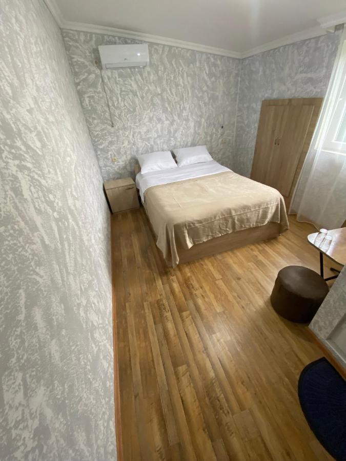 Holiday House Chkonia Hotel บาทูมิ ภายนอก รูปภาพ