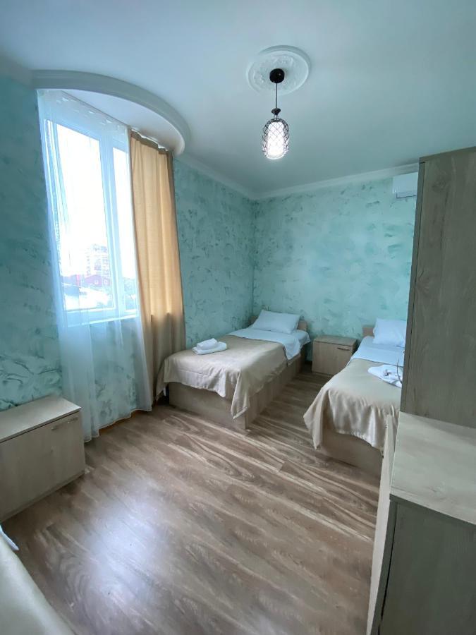 Holiday House Chkonia Hotel บาทูมิ ภายนอก รูปภาพ