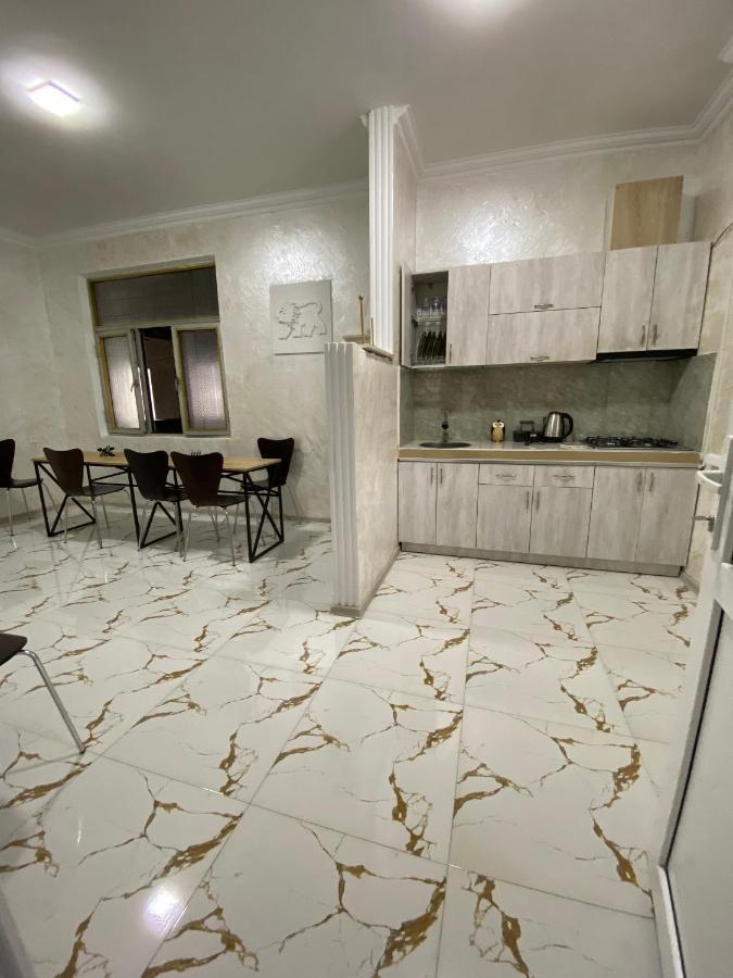 Holiday House Chkonia Hotel บาทูมิ ภายนอก รูปภาพ