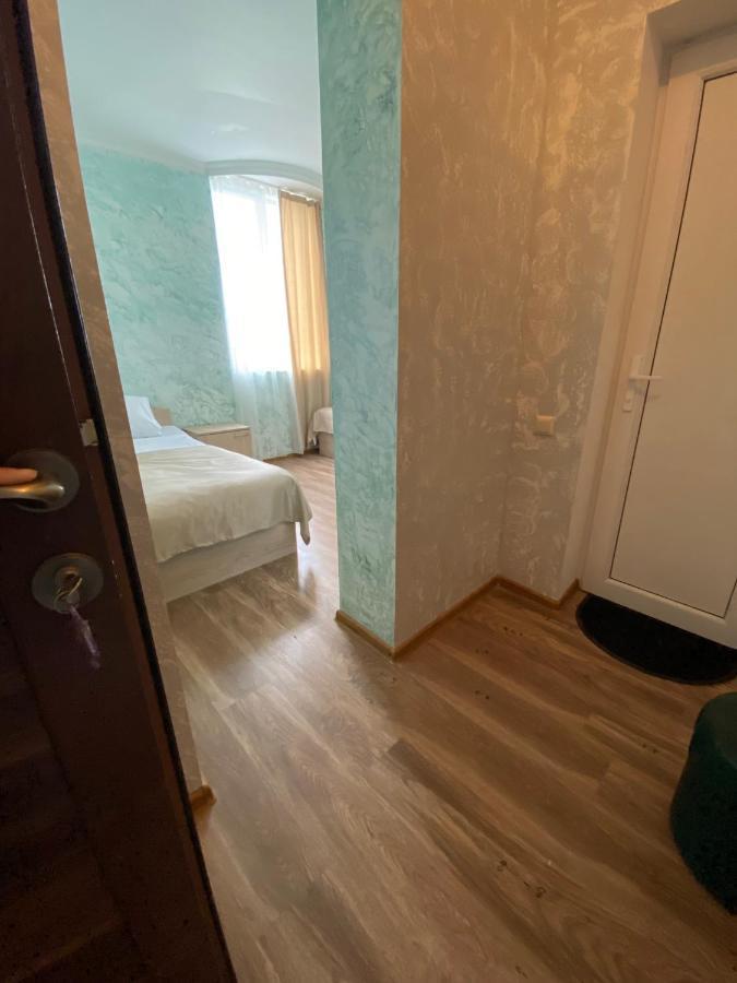 Holiday House Chkonia Hotel บาทูมิ ภายนอก รูปภาพ