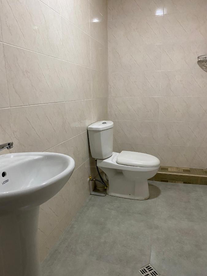 Holiday House Chkonia Hotel บาทูมิ ภายนอก รูปภาพ