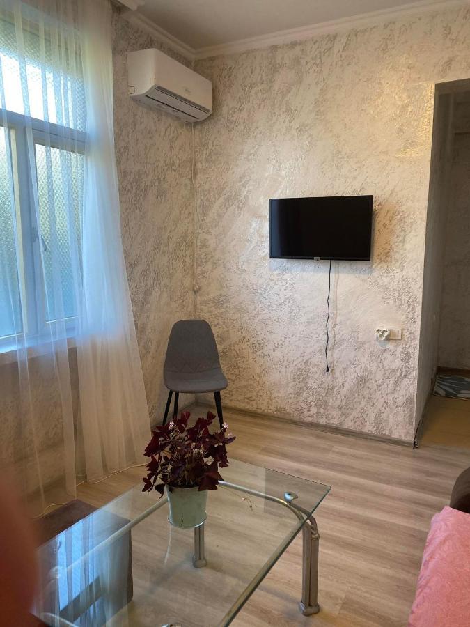 Holiday House Chkonia Hotel บาทูมิ ภายนอก รูปภาพ