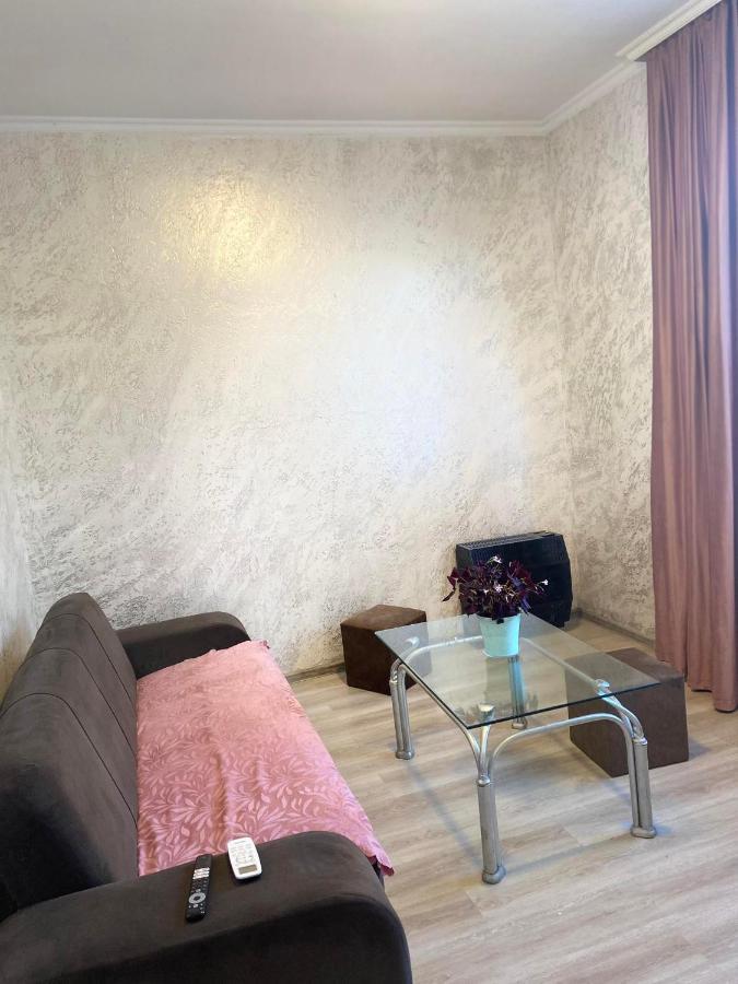 Holiday House Chkonia Hotel บาทูมิ ภายนอก รูปภาพ