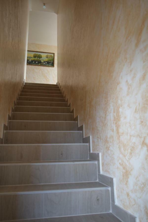 Holiday House Chkonia Hotel บาทูมิ ภายนอก รูปภาพ
